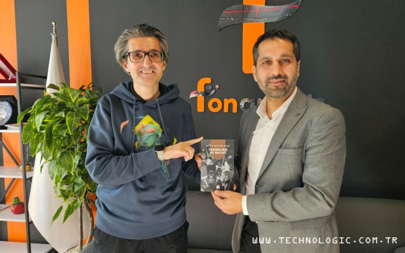 TechnoLogic Kurucusu ve Genel Yayın Yönetmeni Melih Bayram Dede, toplantı sonrasında Liz Yayınları'ndan çıkan "Teknoloji ve Hayat" adlı kitabını imzalayarak Yavuz Kuş'a hediye etti.