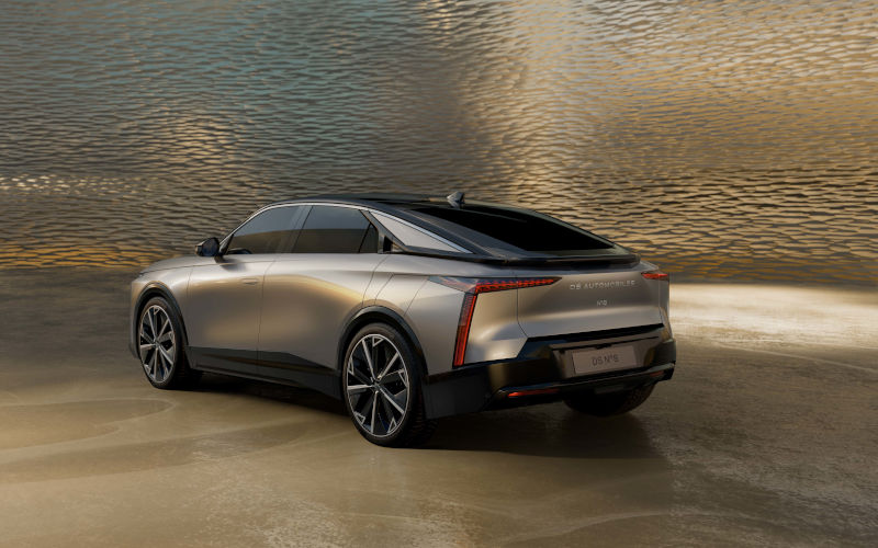DS Automobiles DS N°8