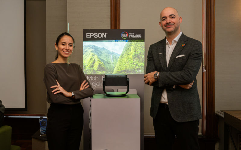 İdil Turunç ve Suat Özsoy, Epson'ın yeni ürünleri hakkında bilgi verdi.
