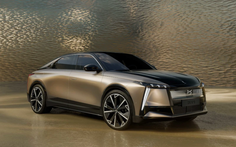 DS Automobiles N°8